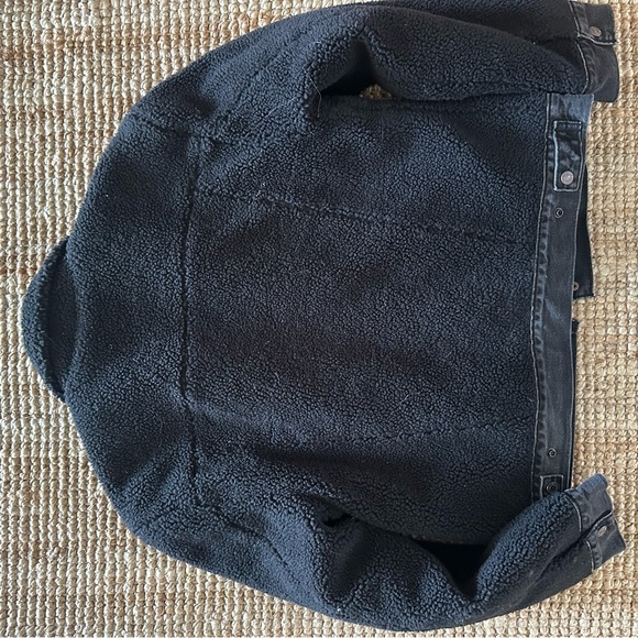 Levi's Black Sherpa Trucker Jacket - Picture 5 of 7